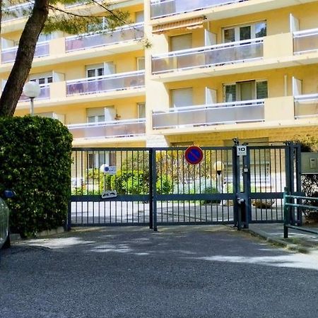 L'Echappee Belle Parking Apartment Авиньон Екстериор снимка