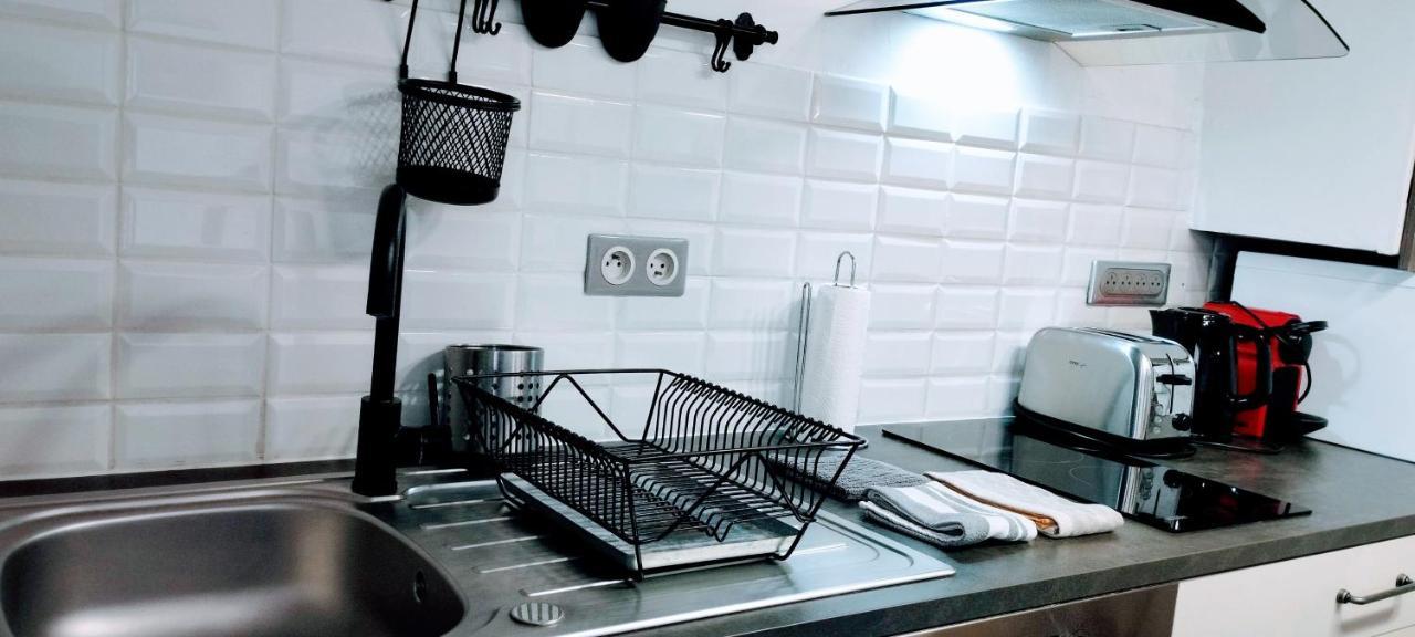 L'Echappee Belle Parking Apartment Авиньон Екстериор снимка
