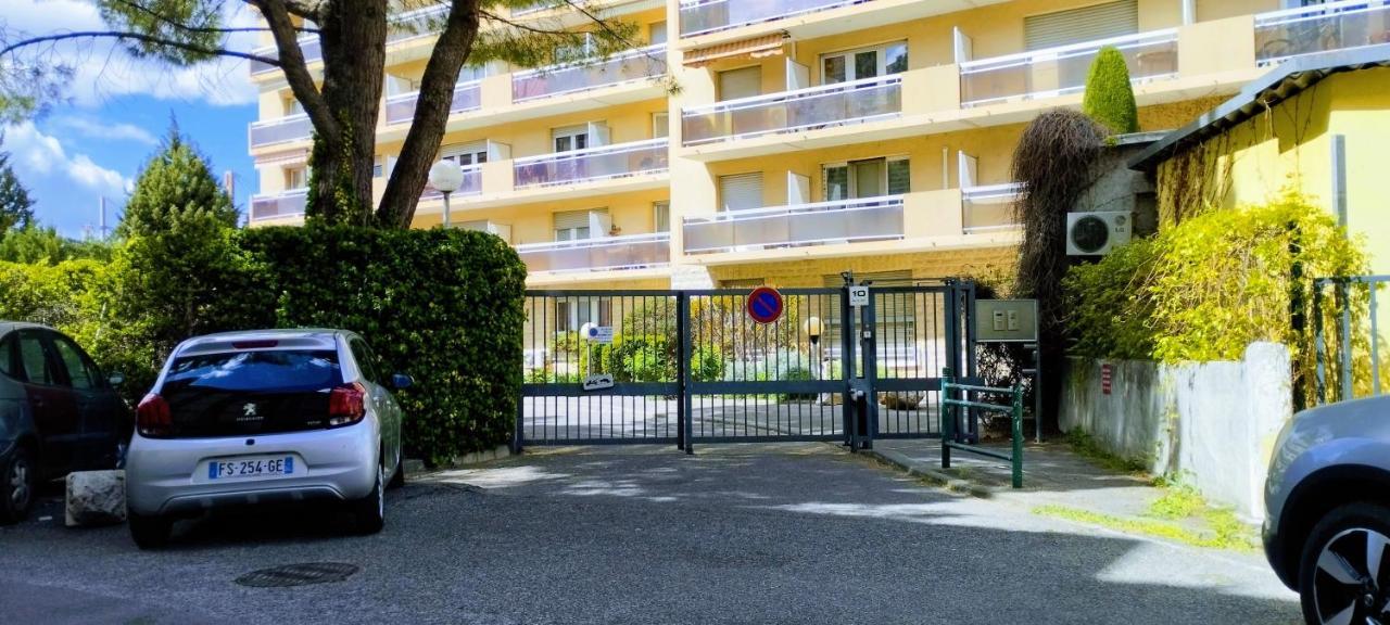L'Echappee Belle Parking Apartment Авиньон Екстериор снимка